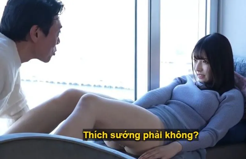 Buổi hẹn hò giữa bác trai và cô minh tinh tuổi teen mới chập chững bước chân vào làng giải trí tại nhà nghỉ sang trọng